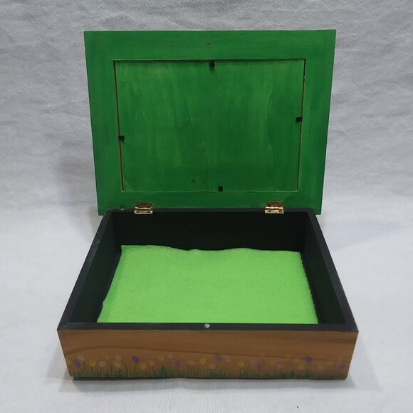 Limited Edition Raining Tulips Bunny Box - Picture 2 of 3